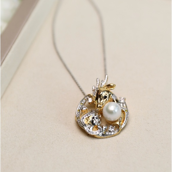 Reindeer Freshwater Pearl Brooch or Pendent Necklace - Picture 5 of 6